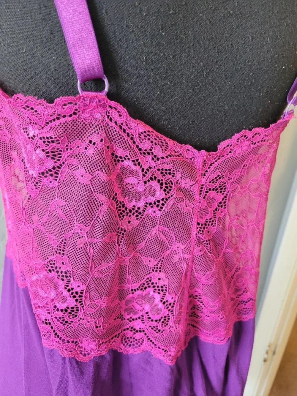 Purple chemise by Cacique features a contrasting pink lace bodice V-neckline L - Picture 7 of 9